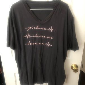 Greys Anatomy sz 3XL dark grey/light pink vneck